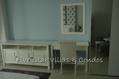 Condominium for rent on Jomtien Beach showing the vanity unit