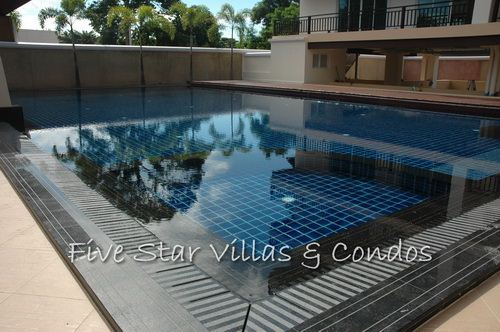 Condominium for rent on Jomtien Beach showing the swimming pool