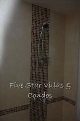 Condominium for rent on Jomtien Beach showing the bathroom