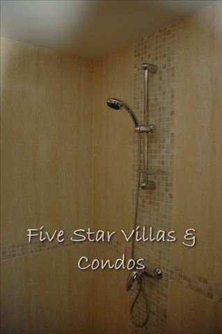 Condominium for rent on Jomtien Beach showing the bathroom shower