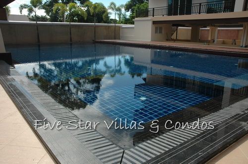 Condominium for rent on Jomtien Beach showing private pool