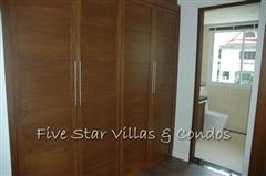 Condominium for rent on Jomtien Beach showing the bedroom wardrobes