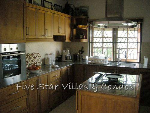 House for Sale Baan Amphur beach Pattaya showing the kitchen