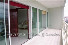 Condominium for rent on Pattaya Beach at VT 6 showing the balcony