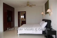 Condominium for rent on Pattaya Beach at VT 6 showing the bedroom area
