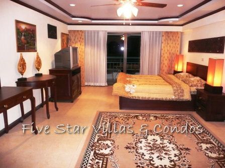 Condominium for rent on Jomtien Beach showing the master bedroom