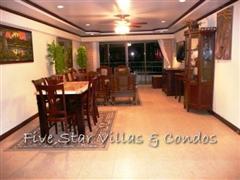 Condominium for rent on Jomtien Beach showing the open plan living area