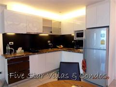 Condominium for rent on Pratumnak showing the kitchen