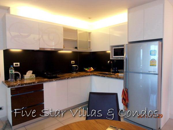 Condominium for rent on Pratumnak showing the kitchen