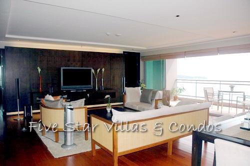 Condominium for sale on Pattaya Beach at NORTHSHORE showing the living area