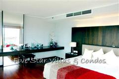 Condominium for sale on Pattaya Beach at NORTHSHORE showing master bedroom