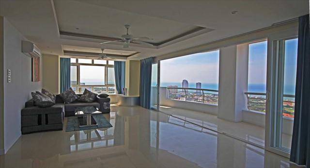 Condominium for sale on Phratamnak showing large living area Condominium for sale on Phratamnak showing large living area