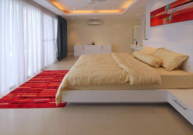Condominium for sale on Phratamnak showing master bedroom