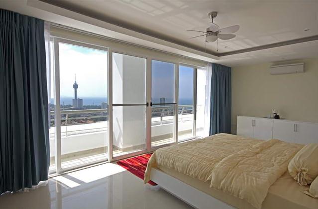 Condominium for sale on Phratamnak showing bedroom view