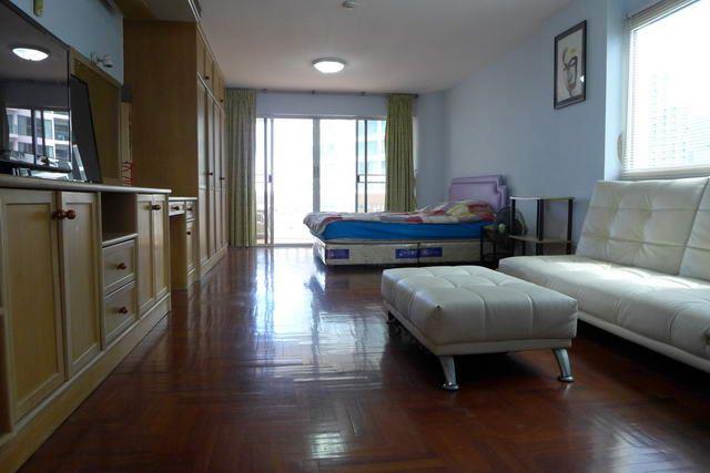 Condominium For Sale Naklua showing the open plan area Condominium For Sale Naklua showing the open plan area