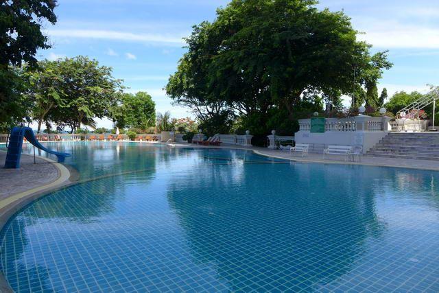 Condominium for sale Naklua showing the communal pool Condominium for sale Naklua showing the communal pool