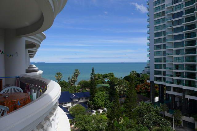 Condominium For Sale Naklua showing the balcony view Condominium For Sale Naklua showing the balcony view