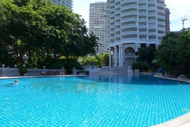 Condominium For Sale Naklua showing the communal pool and condo building Condominium For Sale Naklua showing the communal pool and condo building