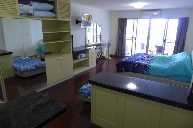 Condominium for sale in Naklua showing the built-in wardrobes Condominium for sale in Naklua showing the built-in wardrobes