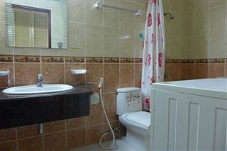 Condominium for sale in Naklua showing the bathroom 