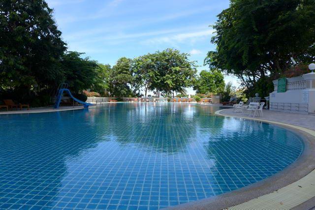 Condominium for sale in Naklua showing the communal pool area Condominium for sale in Naklua showing the communal pool area