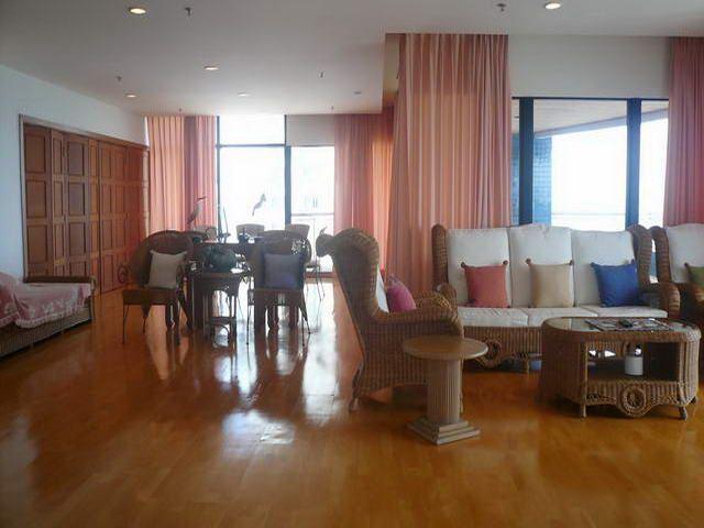 Condominium for sale on Pratumnak showing living area Condominium for sale on Pratumnak showing living area
