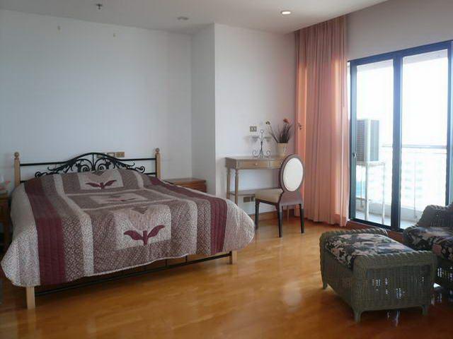 Condominium for sale on Pratumnak showing bedroom with view Condominium for sale on Pratumnak showing bedroom with view