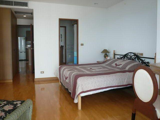 Condominium for sale on Pratumnak showing bedroom
