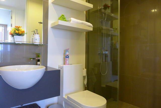 Condominium for sale Pattaya showing the bathroom Condominium for sale Pattaya showing the bathroom