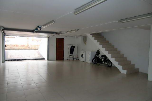 House for sale in Naklua showing the garage and laundry area House for sale in Naklua showing the garage and laundry area