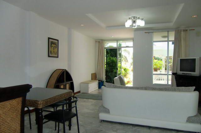 House for sale in Naklua showing the dining area House for sale in Naklua showing the dining area