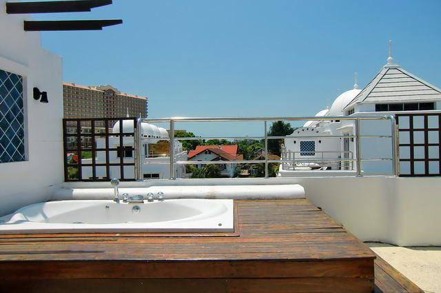 House for sale in Naklua showing the roof top Jacuzzi House for sale in Naklua showing the roof top Jacuzzi