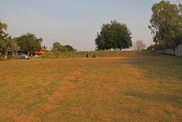 Land for sale in Na Jomtien ideal for development Land for sale in Na Jomtien ideal for development