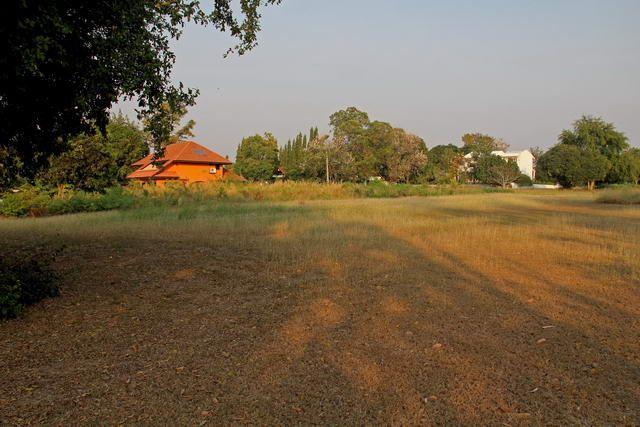 Land for sale in Na Jomtien ideal for housing development
