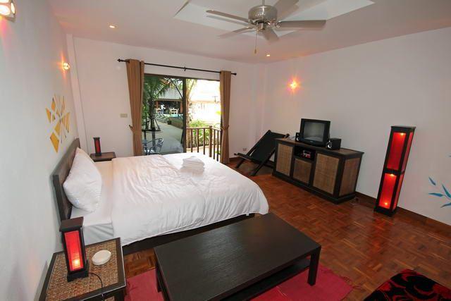 Commercial for sale in Pattaya showing a bedroom suite Commercial for sale in Pattaya showing a bedroom suite