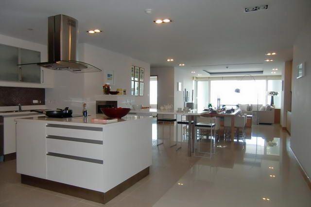 Condominium for sale in Na Jomtien showing kitchen area Condominium for sale in Na Jomtien showing kitchen area