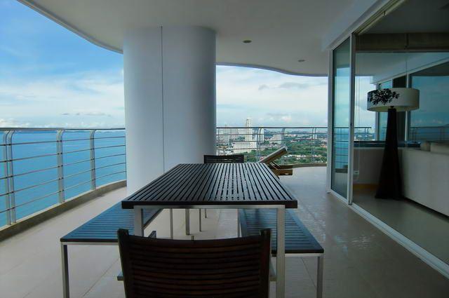 Condominium for sale in Na Jomtien showing view from large balcony Condominium for sale in Na Jomtien showing view from large balcony
