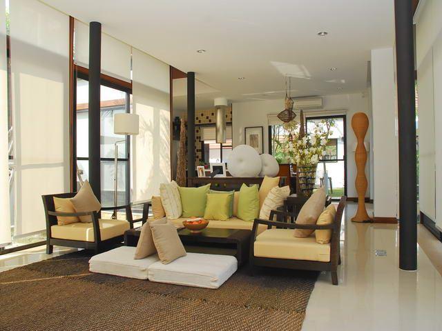 House for sale in Pattaya showing the sitting area House for sale in Pattaya showing the sitting area