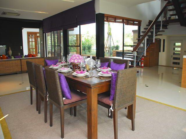 House for sale in Pattaya showing the dining area House for sale in Pattaya showing the dining area