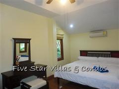 House for sale Pratumnak Pattaya showing the master bedroom