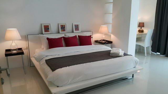 Condominium For Sale Wongamat Pattaya showing the master bedroom Condominium For Sale Wongamat Pattaya showing the master bedroom