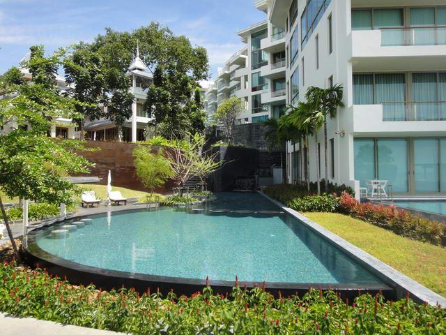 Condominium For Sale Wongamat Pattaya showing a communal swimming pool 