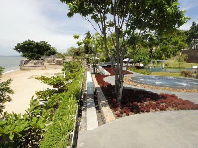 Condominium For Sale Wongamat Pattaya showing the terraces and beachfront 