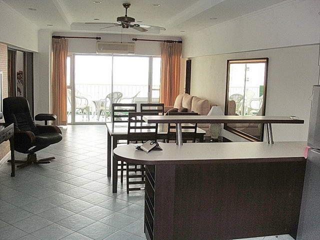 Condominium For Sale Naklua showing the open plan area Condominium For Sale Naklua showing the open plan area