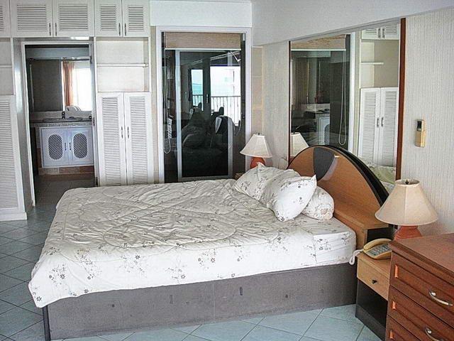 Condominium For Sale Naklua showing the bedroom suite Condominium For Sale Naklua showing the bedroom suite