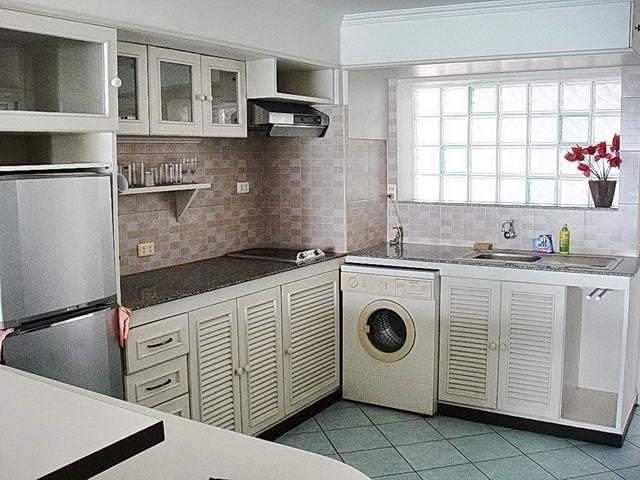 Condominium For Sale Naklua showing the kitchen area Condominium For Sale Naklua showing the kitchen area