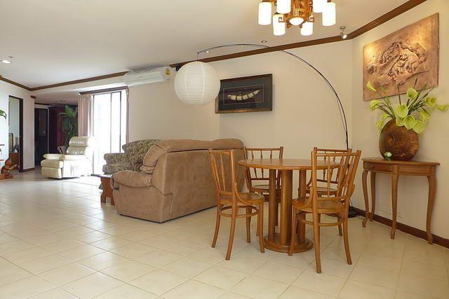 Condominium For Sale Jomtien showing the dining and living areas Condominium For Sale Jomtien showing the dining and living areas