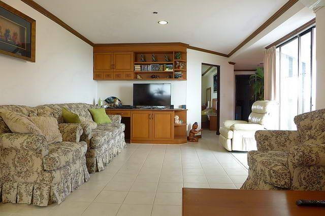 Condominium for sale Jomtien showing the living room Condominium for sale Jomtien showing the living room
