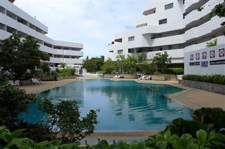 Condominium For Sale Jomtien showing the swimming pool and building 