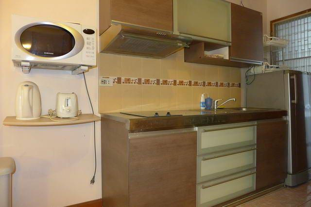 Condominium for sale in Jomtien showing the Kitchenette Condominium for sale in Jomtien showing the Kitchenette